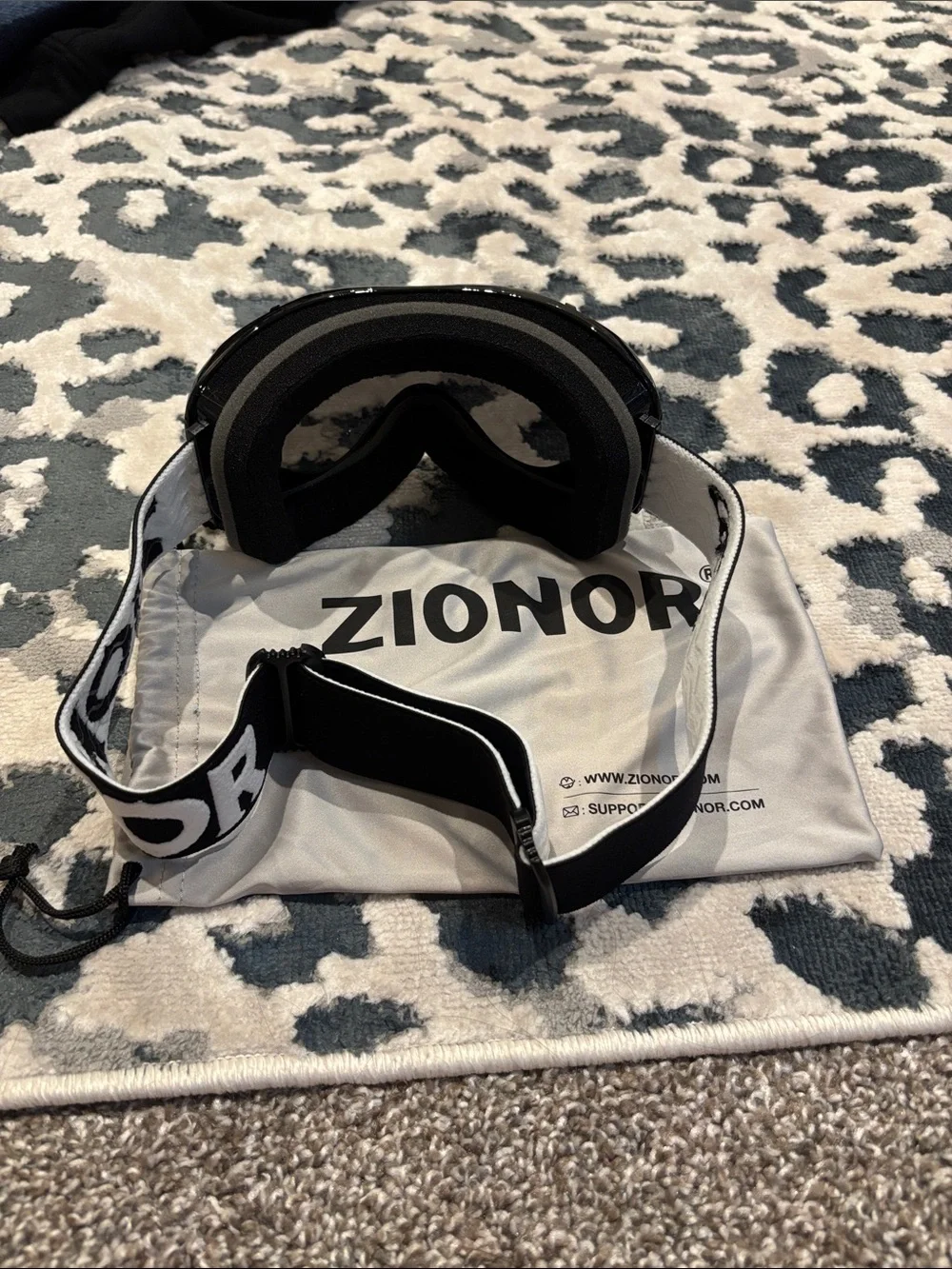 Black Ski & Snow Goggles with Mirrored Lens